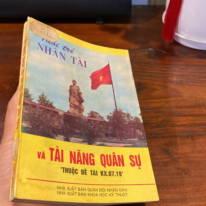 TUỔI TRẺ NHÂN TÀI VÀ TÀI NĂNG QUÂN SỰ (XB 1993) 475186