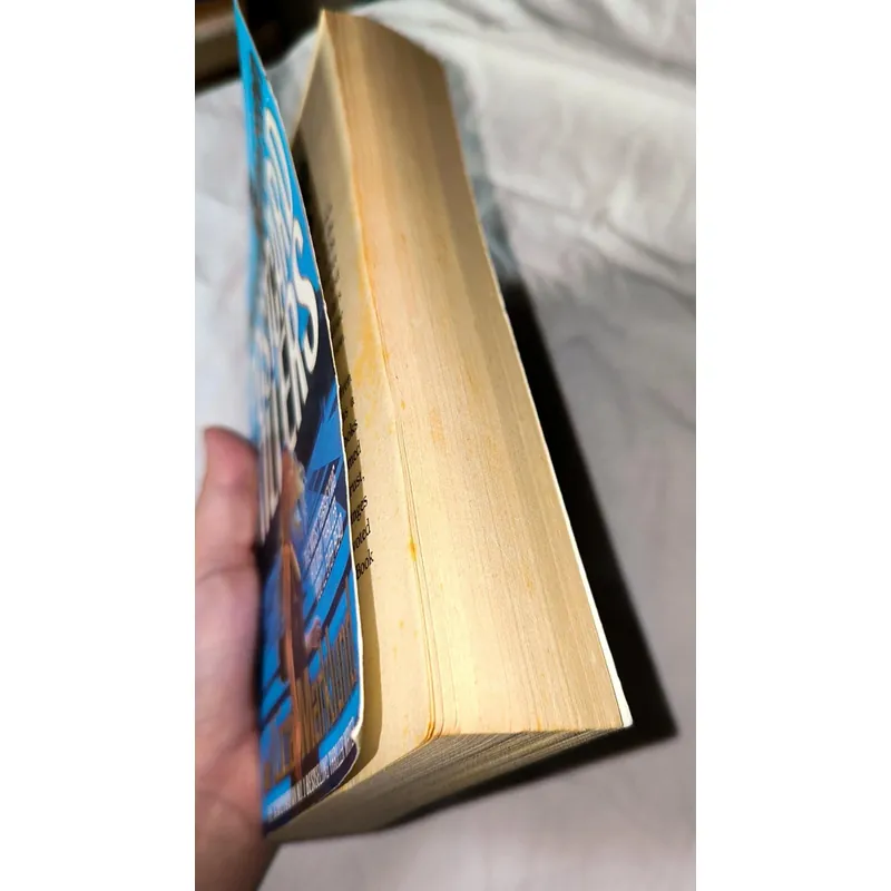 Sách tặng kèm khi khách mua bất kỳ sản phẩm nào của shop: James Patterson Postcard killers 732556