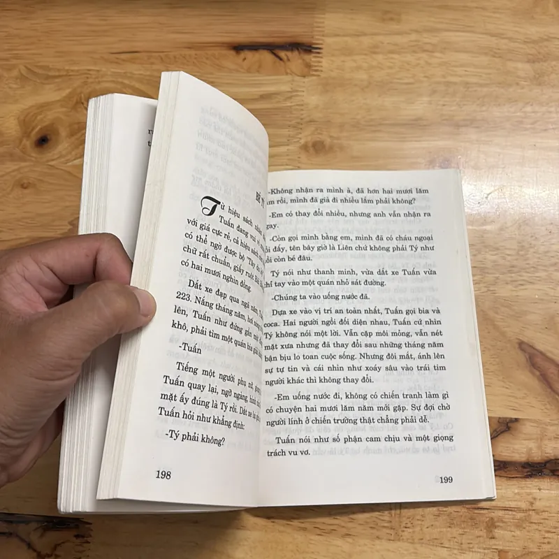 [Chữ Ký Tác Giả] - II Truyện Ngắn: Tình Yêu Và Người Lính - Hoàng Văn Cung - 2002 680753