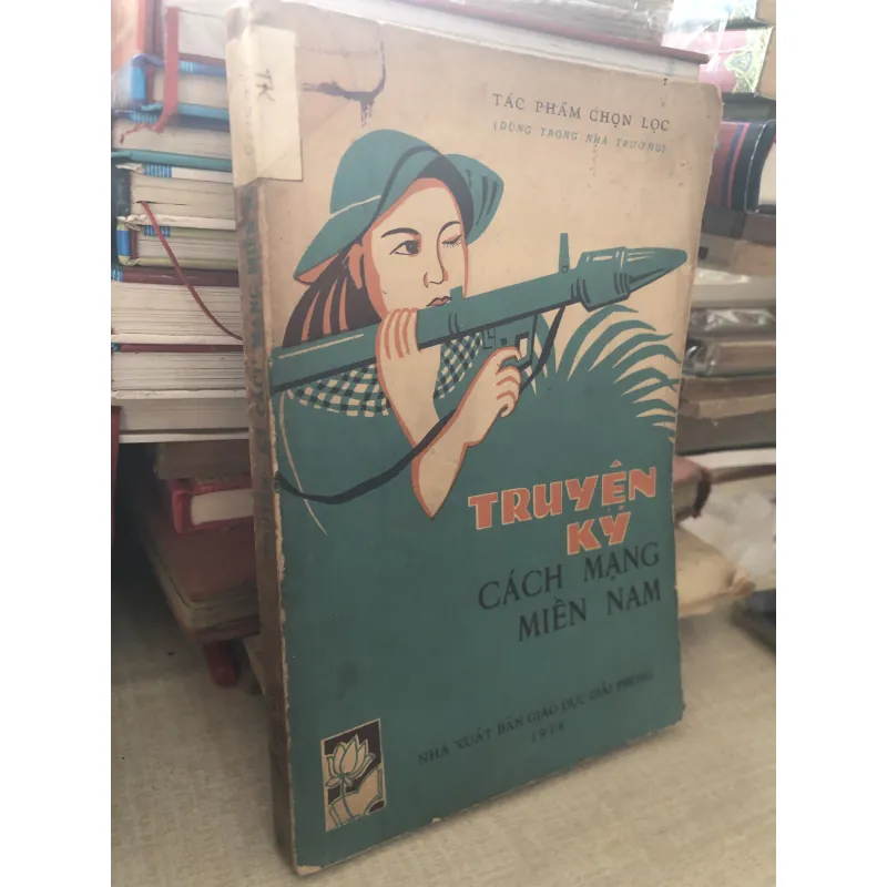 Truyện ký cách mạng miền Nam 1001043