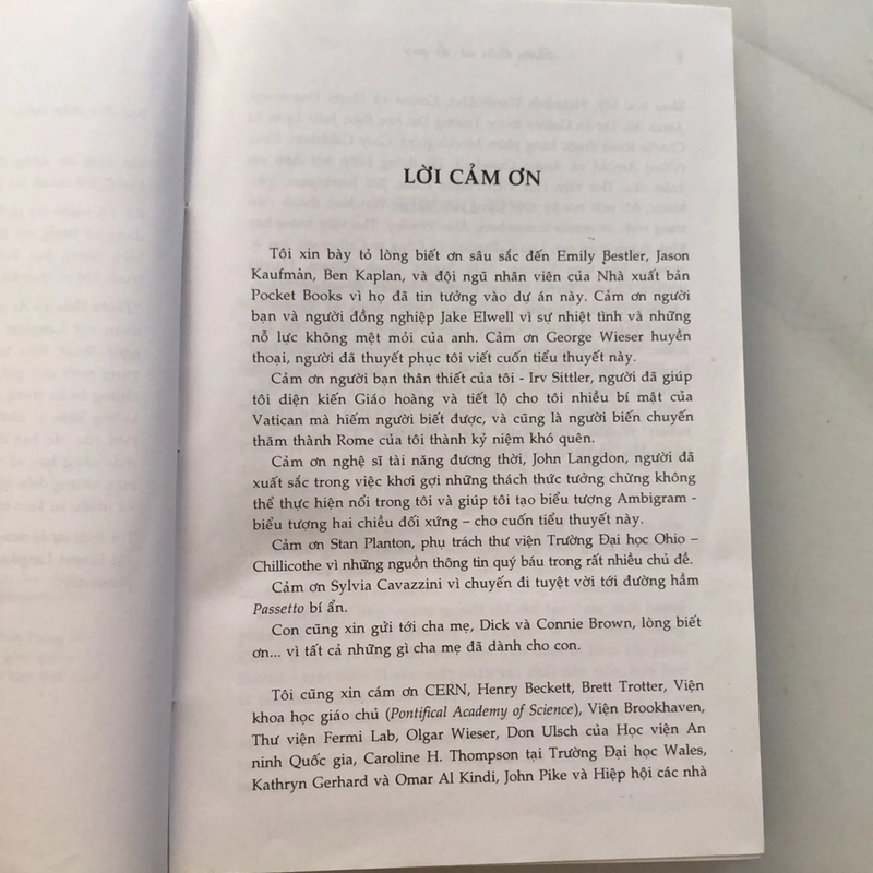 Tiểu thuyết Thiên thần và Ác quỷ - Dan Brown - hay hồi hộp 381216