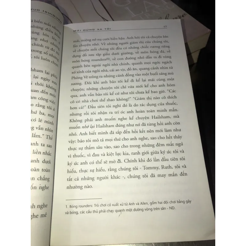 Mãi đừng xa tôi - Kazuo Ishiguro 1022675