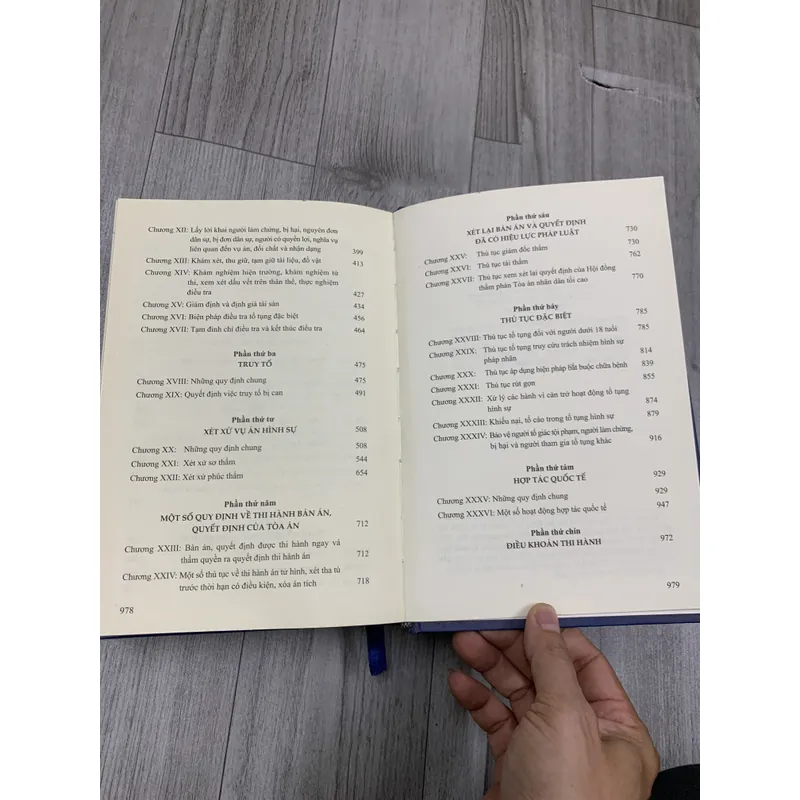 Bình luận khoa học bộ luật tố tụng hình sự năm 2015. Bìa cứng. 3a5 655270