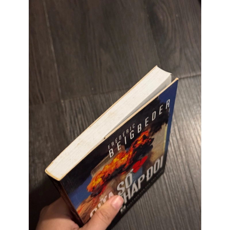 Cửa sổ tháp đôi 471144