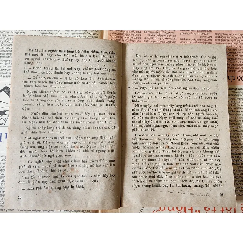 Tiểu thuyết Tượng đồng đen một chân của tác giả Xuân Đức. 704358