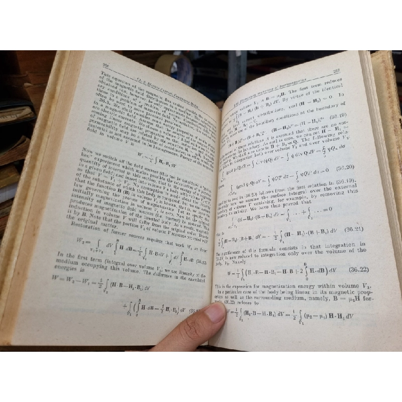ELECTRODYNAMICS - Yu.V. Novozhilov & Yu.A. Yappa 138126