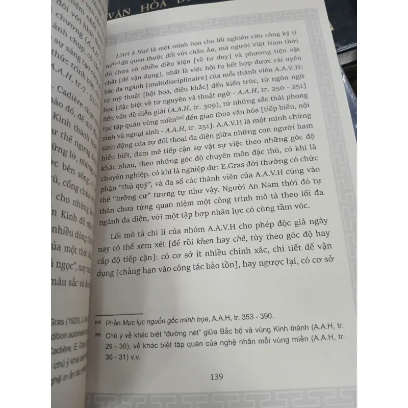 NGHỆ THUẬT VÀ NGHỆ NHÂN VÙNG KINH THÀNH HUẾ - LÊ ĐỨC QUANG 936885