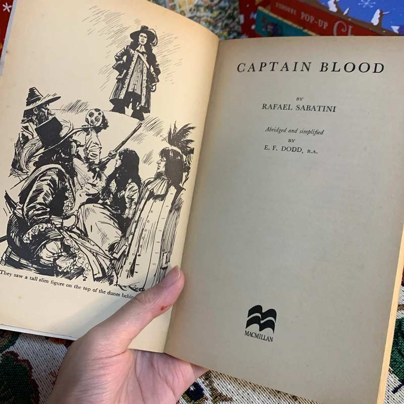 Sách ngoại văn Captain Blood, Chapter Book, ấn bản năm 1991 326308