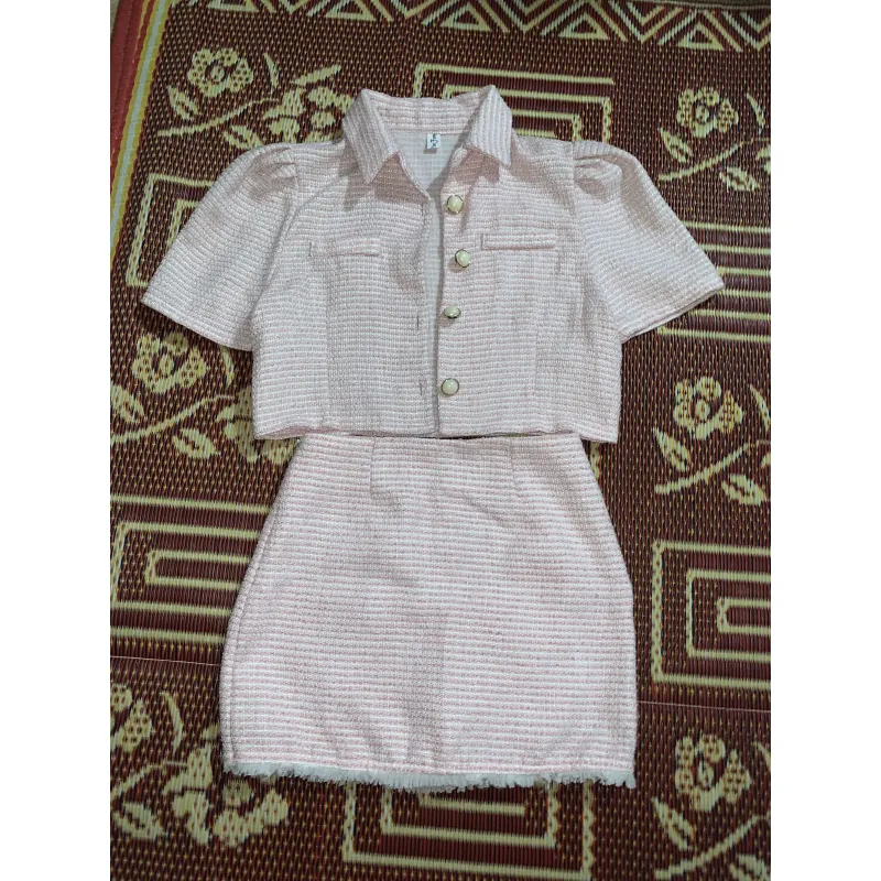 Áo và chân váy hồng 1025298