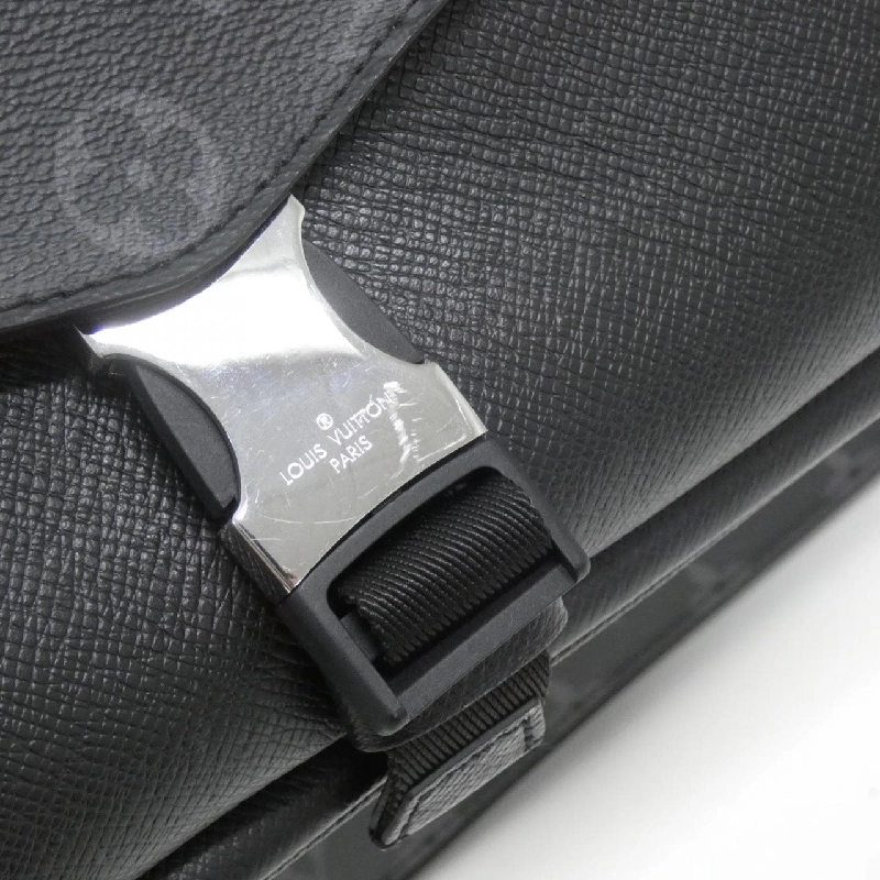 Túi đeo chéo Louis Vuitton Taiga Lama M30746 - Hàng hiệu Chính hãng 769760