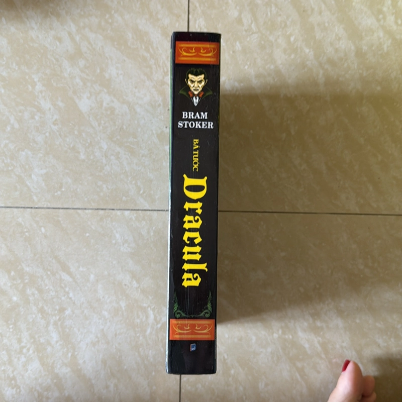 BÁ TƯỚC DRACULA bìa cứng 508398