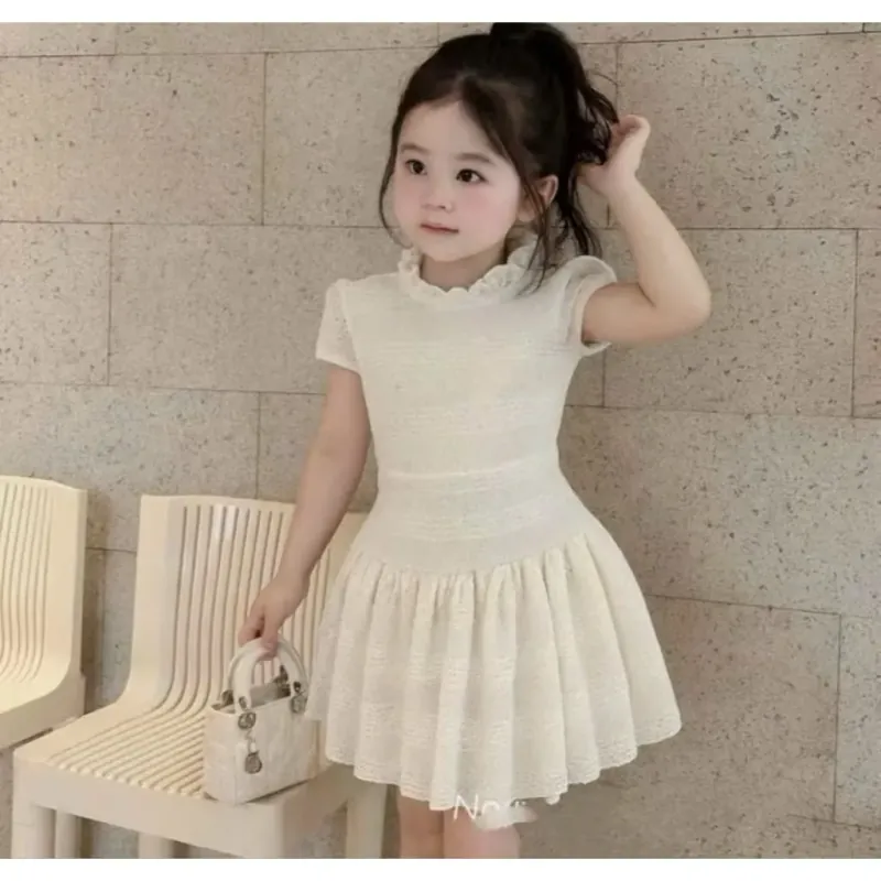 Đầm bé gái mặc 3l là bé chậc rồi ạ ,màu kem size 25-28kg  790994