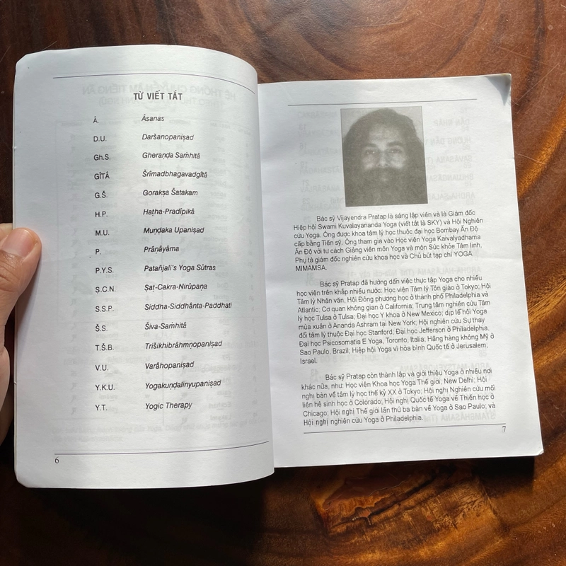 II Tựa sách: Khởi Đầu Yoga - Bác Sĩ _ Tiến Sĩ VIJAYENDRA PRATAP - 2007 446425