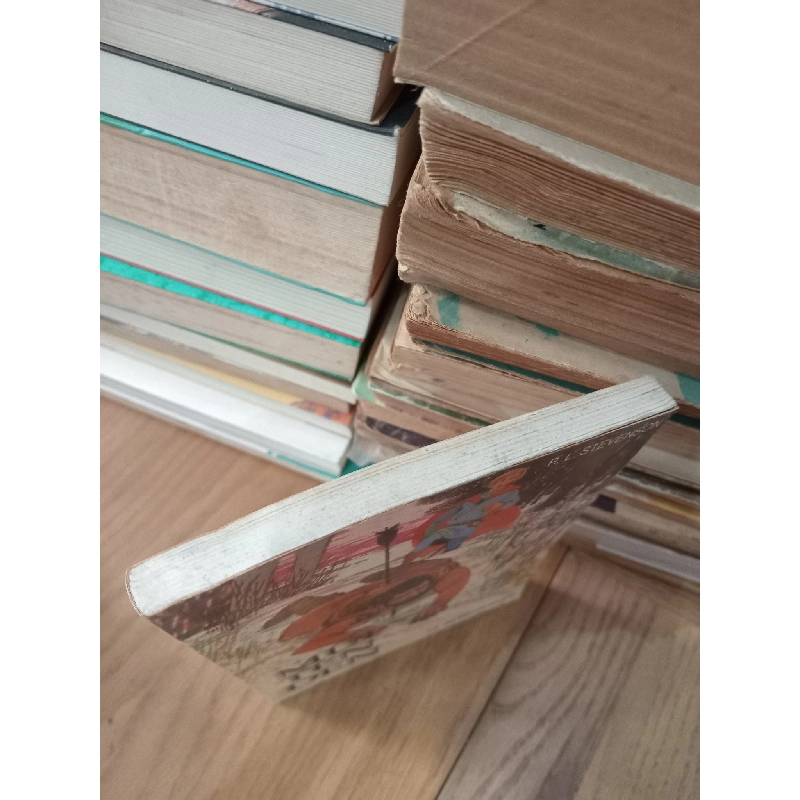 Mũi tên đen - R. L. Stevenson 126222