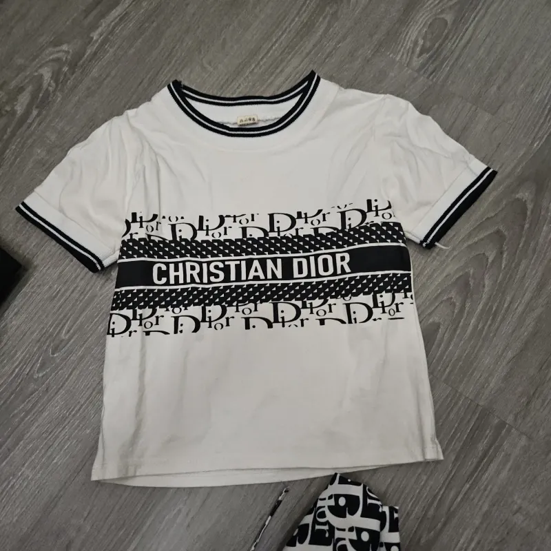 Bộ chân váy áo phông 957494