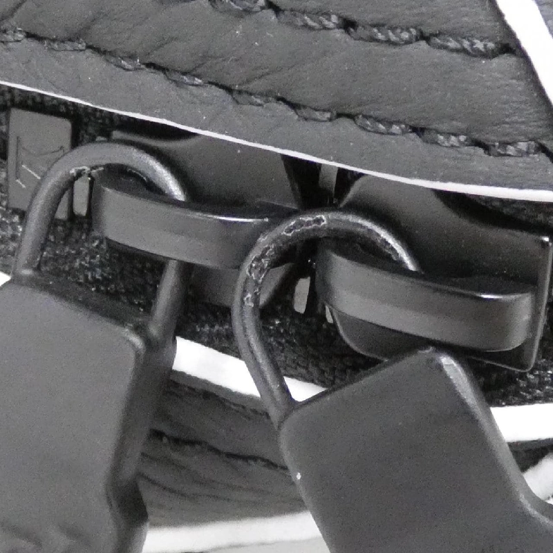 Túi xách vai Louis Vuitton LVxFIFA City Keepall M21543 613153