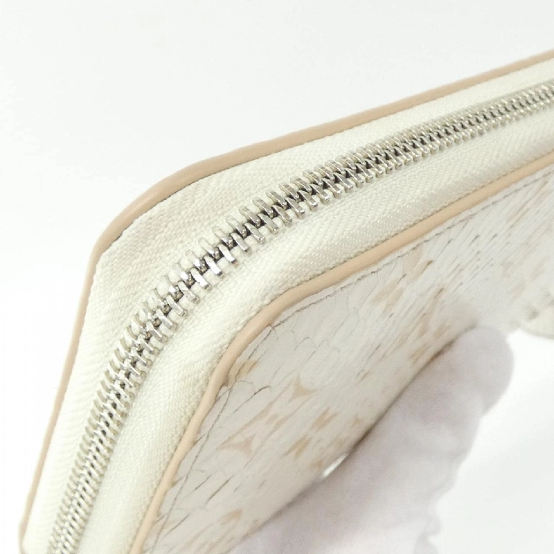 Ví Zippy da kỳ lạ Louis Vuitton N97773 621922