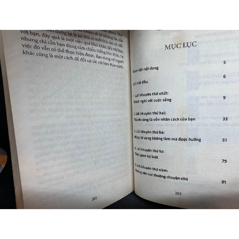 11 Lời Khuyên Dành Cho Thế Hệ Trẻ Của Bill Gate - Nguyễn Gia Linh, mới 80% (ố vàng), 2018 SBM0502 913046
