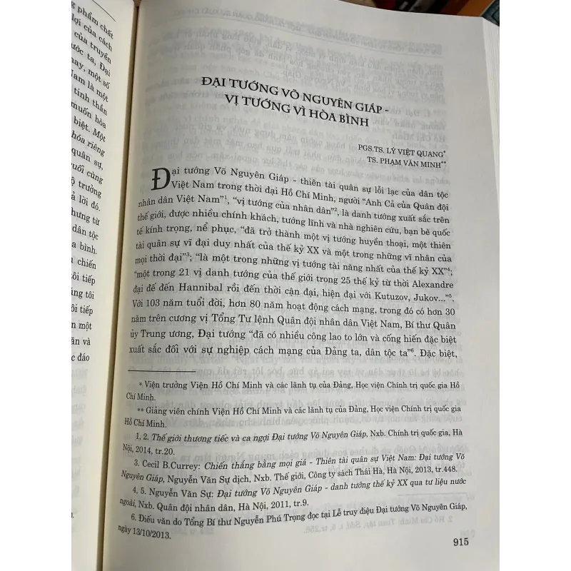 Đại tướng tổng tư lệnh Võ Nguyên Giáp - Bìa cứng mới đẹp 763749