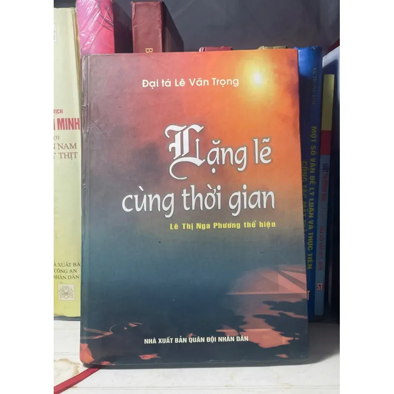 SÁCH LẶNG LẼ CÙNG THỜI GIAN 713360