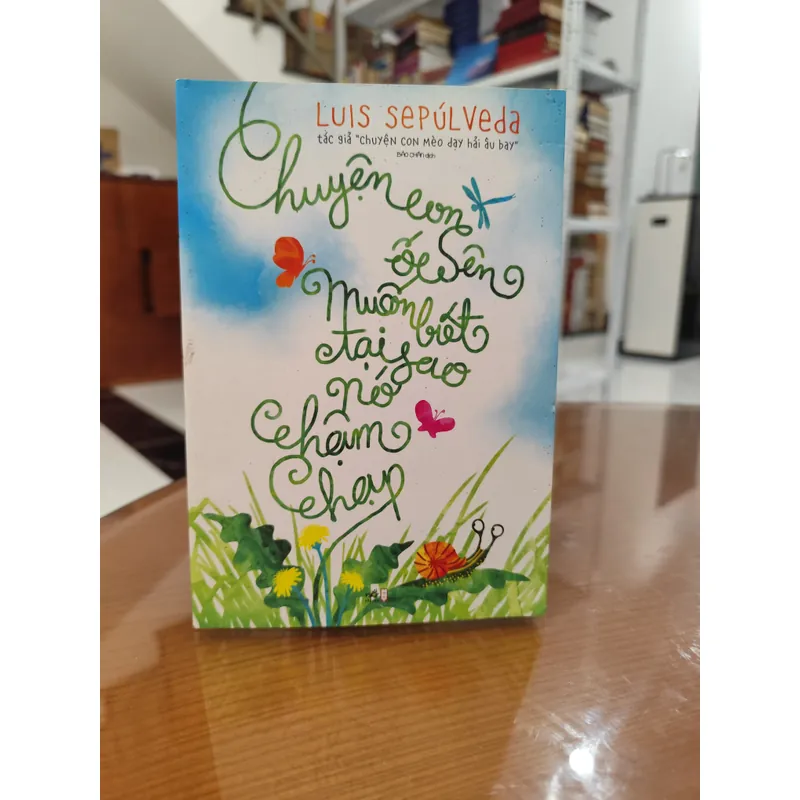 "Chuyện con ốc sên muốn biết tại sao nó chậm chạp" của tác giả Luis Sepúlveda. 592726