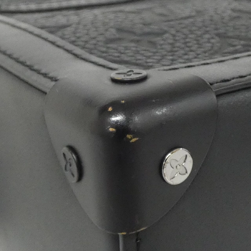 Túi xách đeo vai Louis Vuitton Trunk Wearable Wallet Monogram Trianon M82070 611703