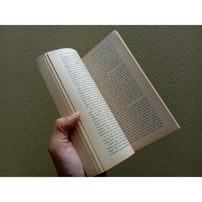 Twenty thousand league under the sea, sách ngoại văn tiếng Anh english book  757965