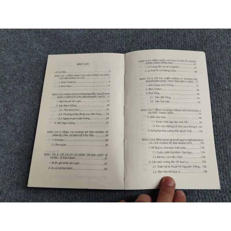 SỬ VIỆT 12 KHÚC TRÁNG CA 701881