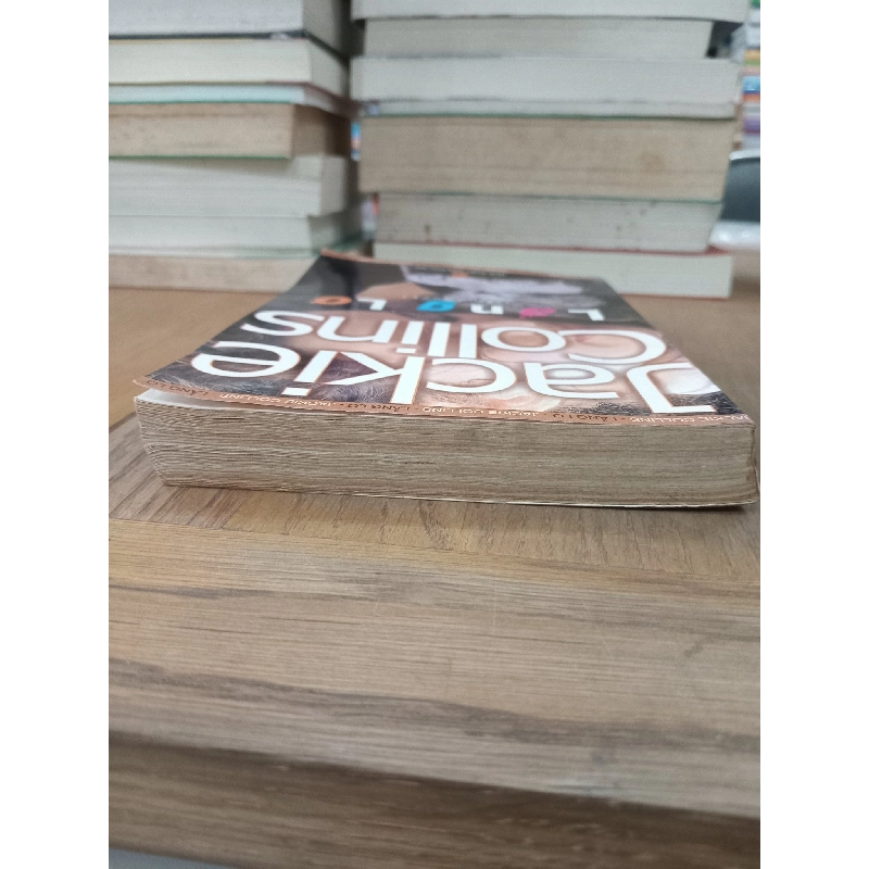 Lẳng lơ - Jackie Collins 728085