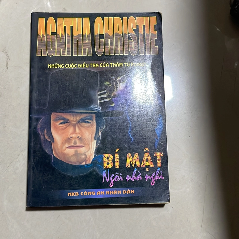 Bí mật ngôi nhà nghỉ - Agatha Christie 525064