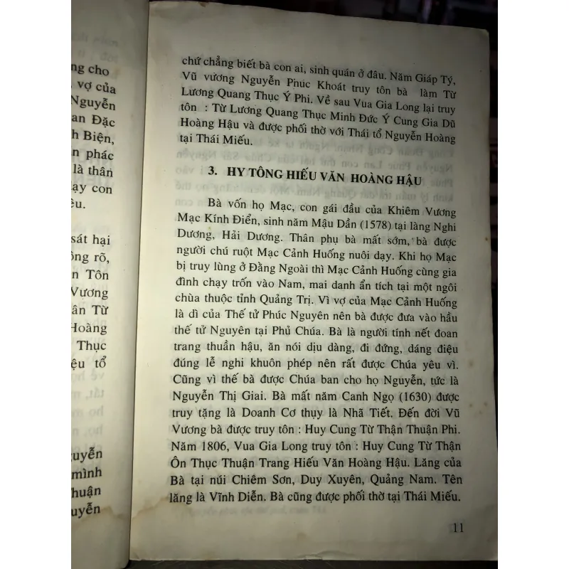 Truyện kể về các vương phi hoàng hậu nhà Nguyễn - Thi Long 997274