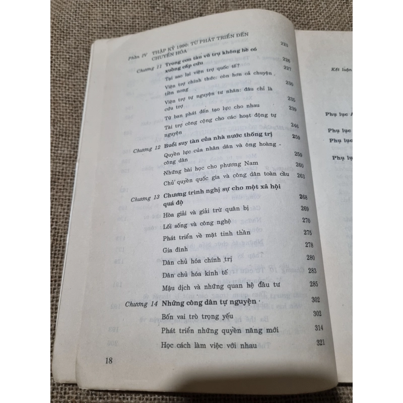 Bước vào thế kỷ 21 hành động tự nguyện và chương trình nghị sự toàn cầu :  David C.Korten 327176