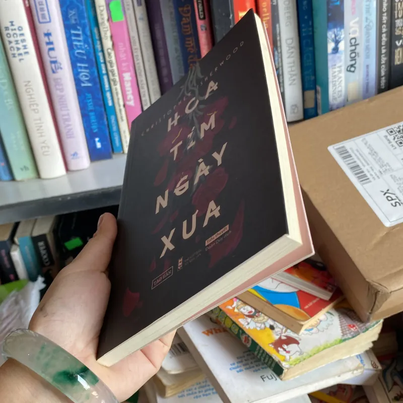 Hoa Tím Ngày Xưa" của tác giả Christopher Isherwood 996465