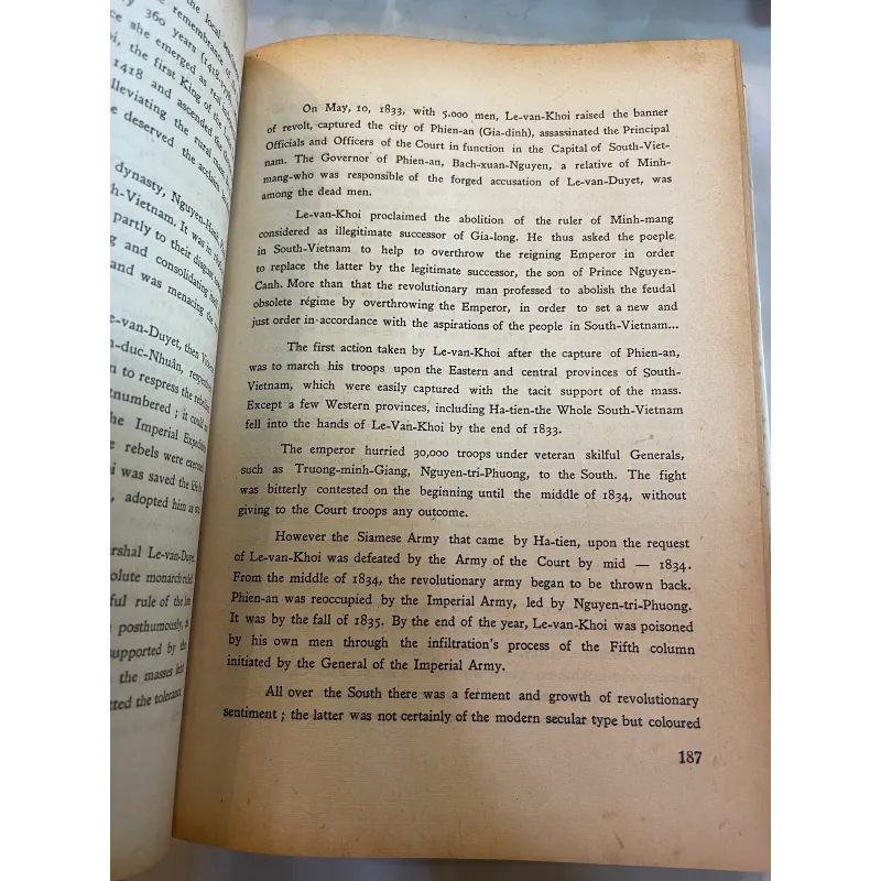 A MODERN HISTORY OF VIETNAM (BÌA CỨNG) - NGUYỄN PHÚT TẤN 1040883
