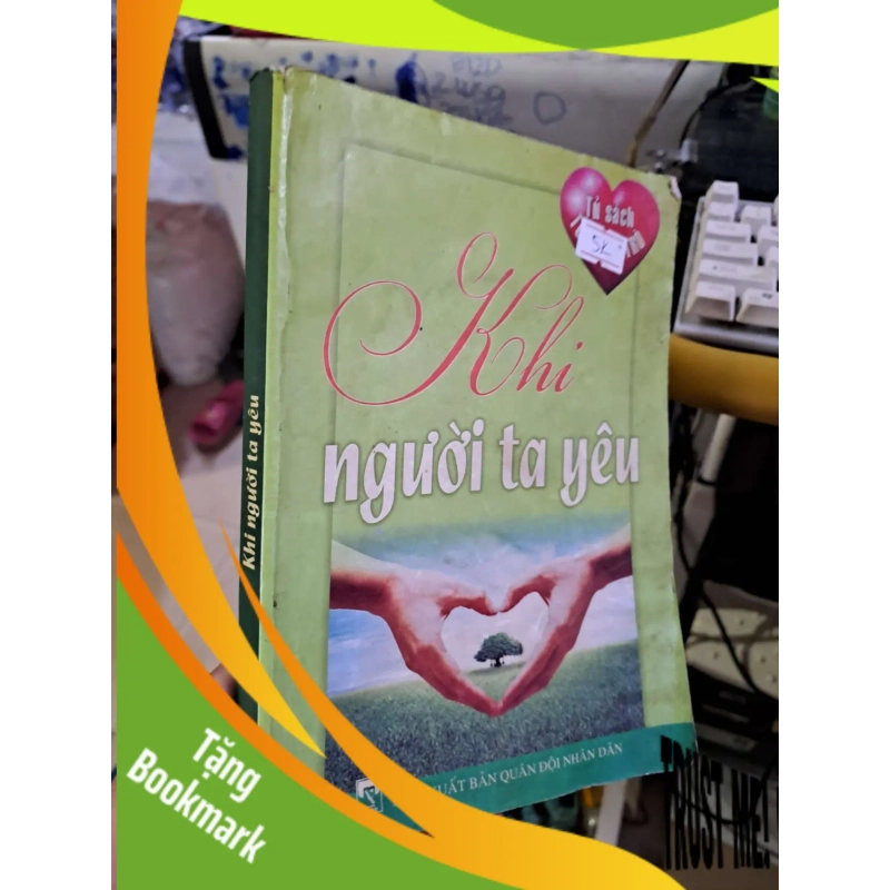 (TẶNG BOOKMARK) Khi người ta yêu VĂN HỌC RBK1008 945969