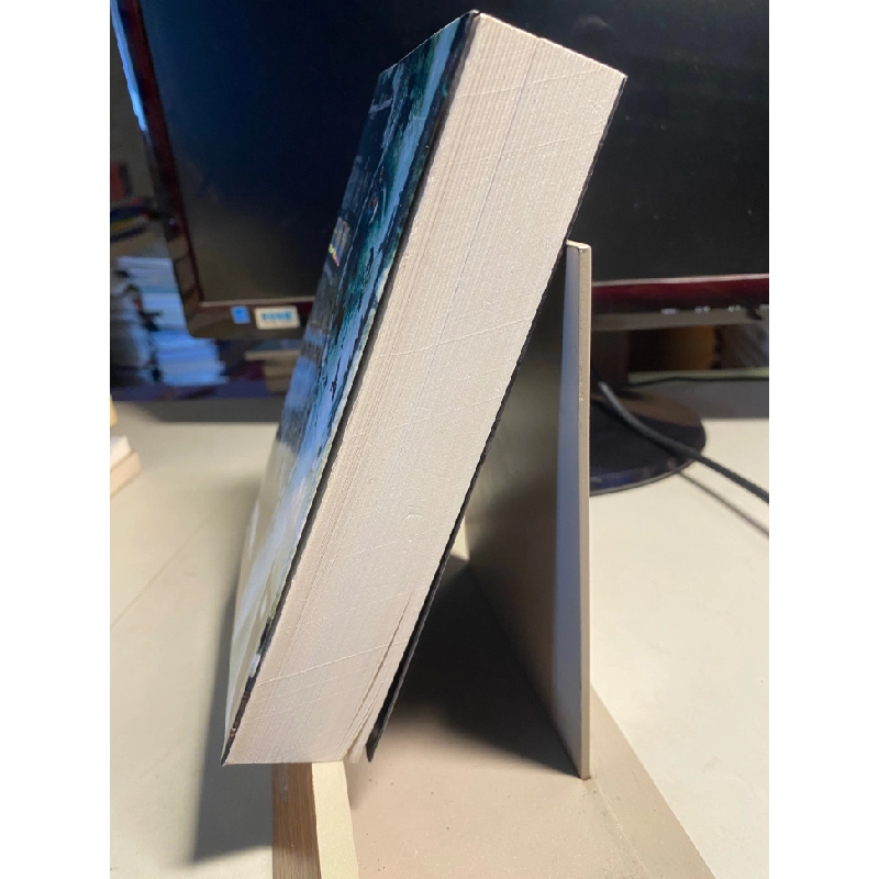 TUẦN ĐÊM- tiểu thuyết kỳ ảo -Tác giả: Sergey Lukianenko -NxB Trẻ, năm XB 2010 -Khổ sách: 13x19cm,Số trang: 62 -Sách lưu kho giấy trắng, mới,đẹp 445711