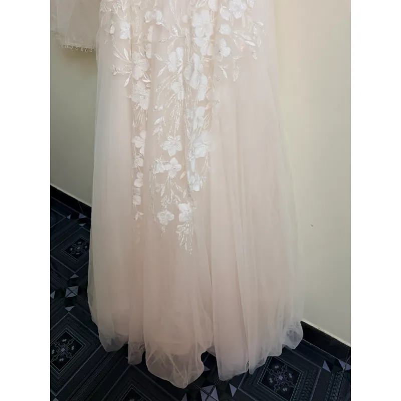 Váy cô dâu quây tách rời, size S, váy trắng ánh lên màu hồng nude  1009792
