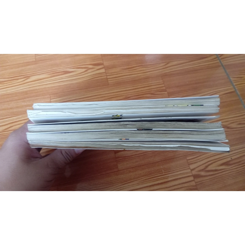 Combo 5 cuốn truyện sin cậu bé bút chì (có quyển ở giữa rách 1 tờ) 547171