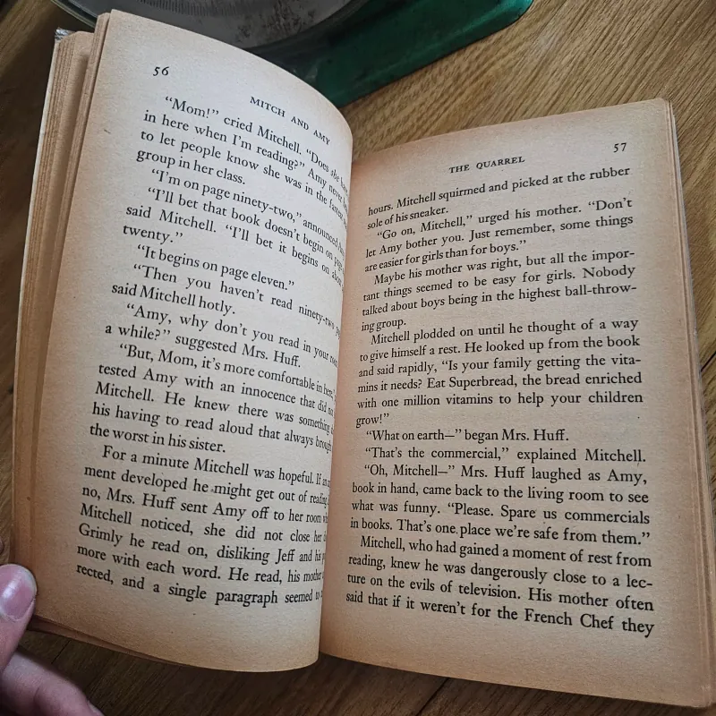 Mitch and Amy (ố vàng nặng)
 757615