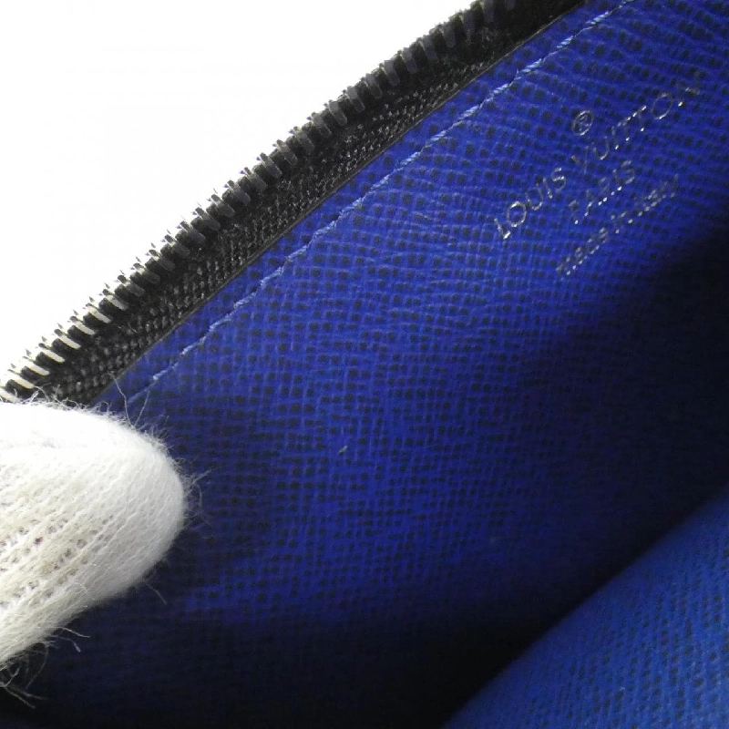 Ví đựng tiền xu và thẻ Louis Vuitton Taiga Lama M30270 620372