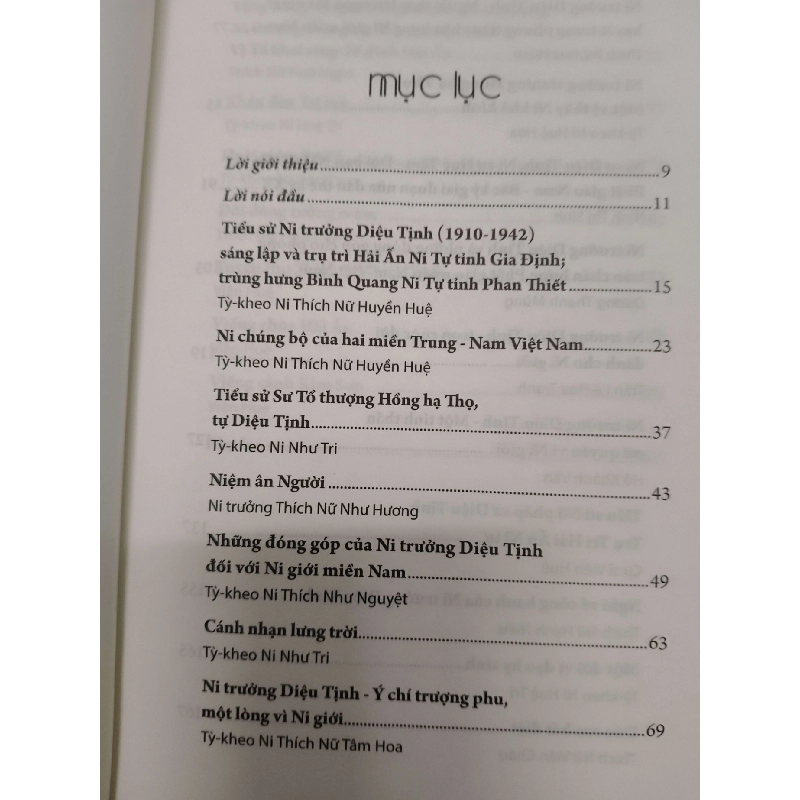 Ngọn đuốc đầu tiên của ni giới Miền Nam L7 - 2022 - 354 trang LỊCH SỬ - CHÍNH TRỊ - TRIẾT HỌC ANTQ2012-207 921433