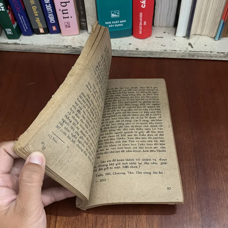 II Sách Xưa: Dưới Chân Hòn Cối - Hoàng Nhật Tuyên - 1987 601313