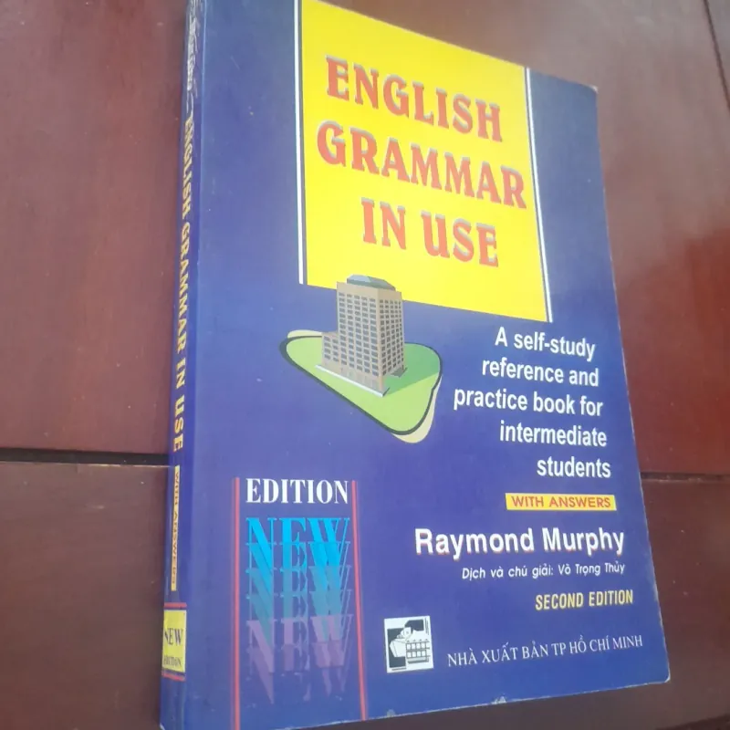 Raymond Murphy - ENGLISH GRAMMAR IN USE 931036