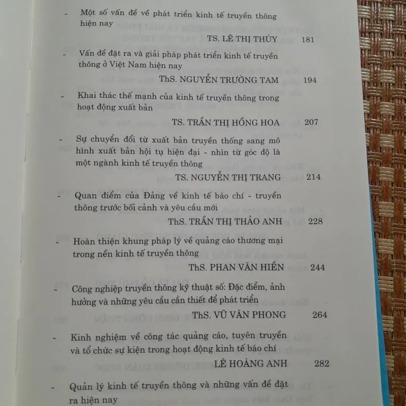KINH TẾ TRUYỀN THÔNG LÝ LUẬN THỰC TIỄN VÀ KINH NGHIỆM 761489