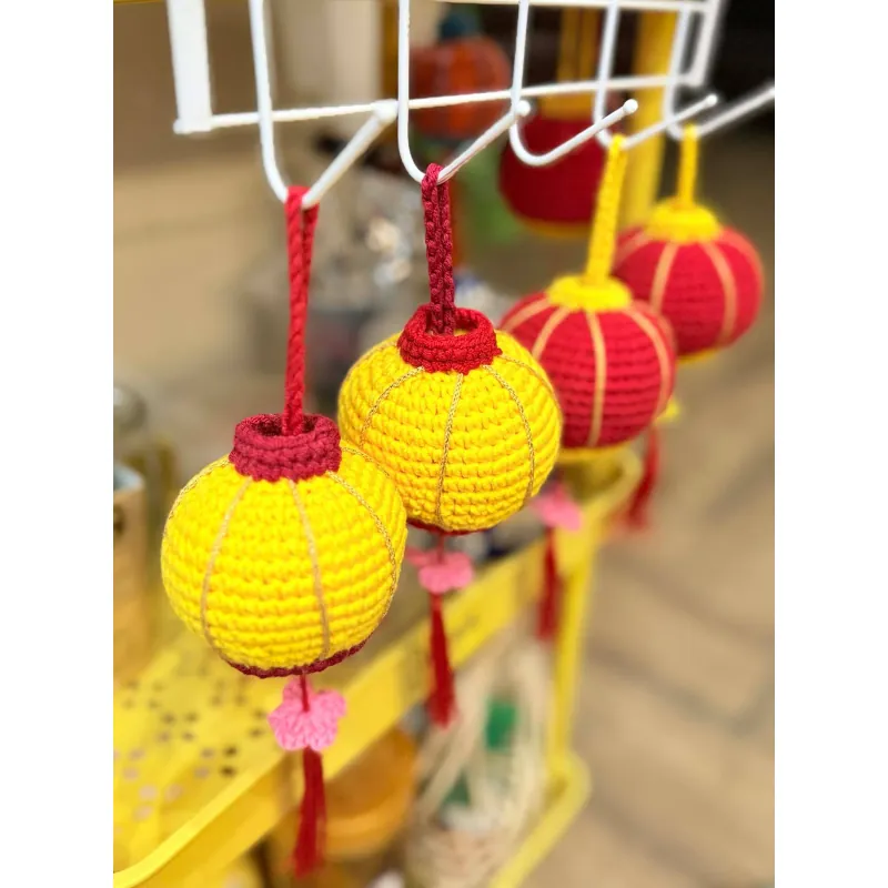 Đèn lồng mini làm bằng len trang trí cho không gian ngày Tết, móc chìa khóa đèn lồng len 762724