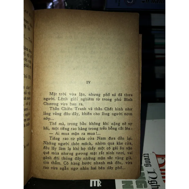 Chiếc ngai vàng - Lan Khai 1001161