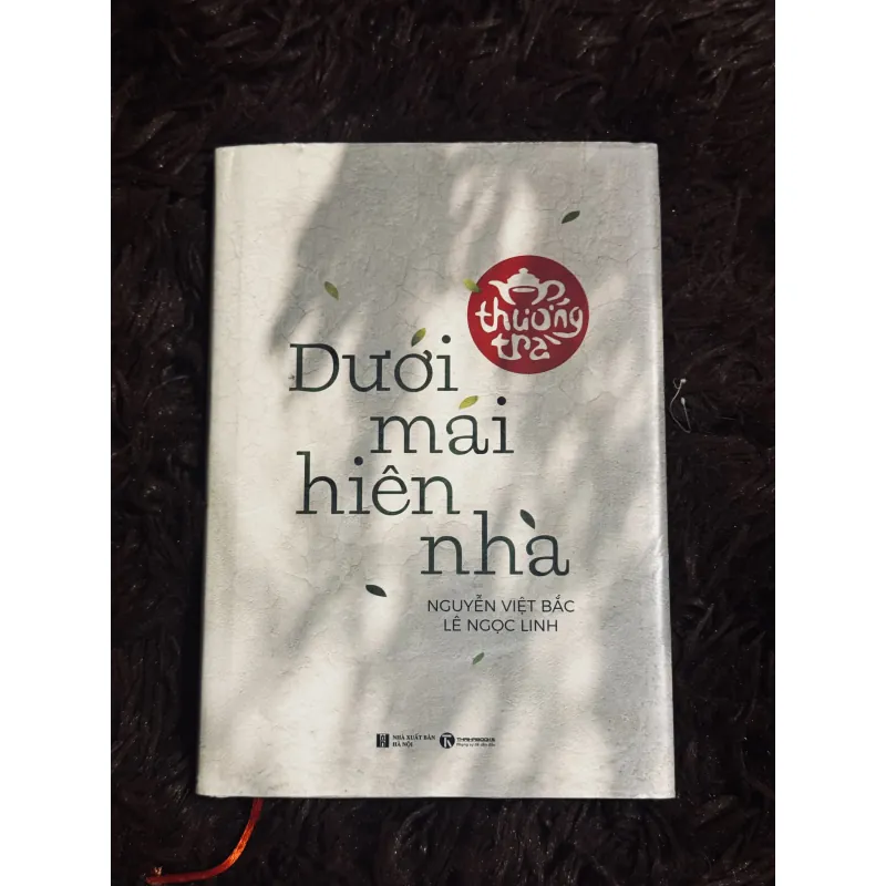 Dưới mái hiên nhà (bìa cứng) 1031523