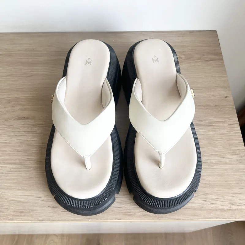 Dép sandal nữ THE QUEEN WOLF màu trắng size 36 596007