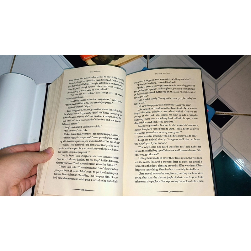 Cassandra Clare (#1 NYT Bestselling author) - City of Bones (Hardcover) 470387