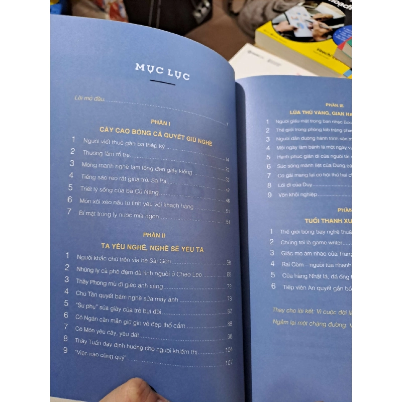 Chuyện Của Nghề - Ai Cũng Có Việc Của Mình - Nhóm Chuyện Của Nghề - 2018 mới 90% - VĂN HỌC - HMT3012 749821